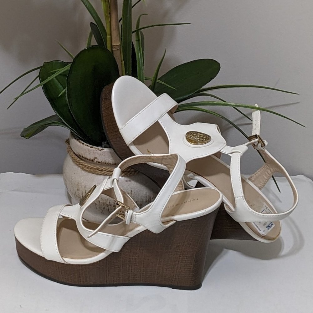 Tommy Hilfiger Women's 11M Wedges White Sandals 4 .7" Heels Shoes TWKAYDIN-R